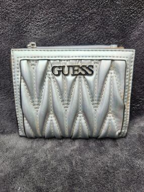 GUESS Iridescent Quilted Card Wallet - Silver Holographic